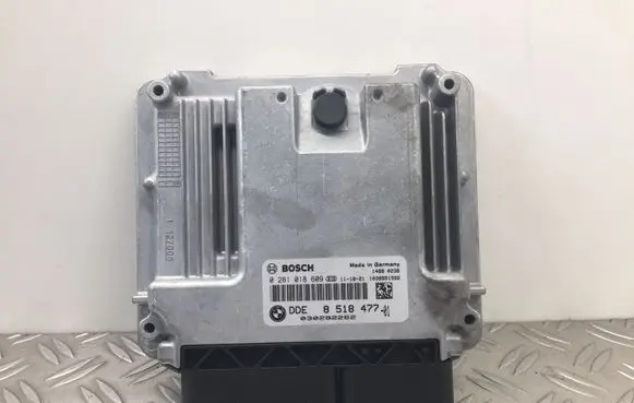 BMW 5 F10 F11 Engine control unit/module 8518477 0281018609 851847701