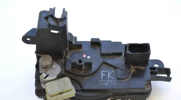 Opel Vectra C Coupe door lock (next to the handle) 13105936