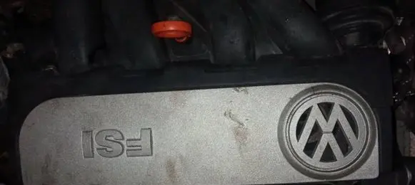 Volkswagen PASSAT B6 Engine cover (trim) 06F129208C 2900313739