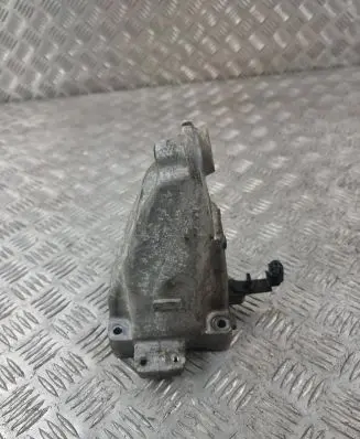 Mercedes-Benz C W205 Engine mounting bracket A2742231004