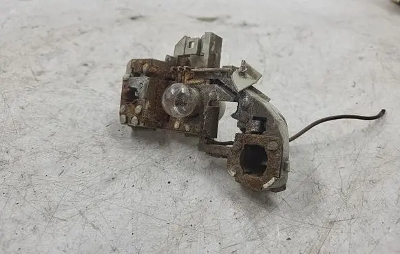 BMW 3 E90 E91 Tail light bulb cover holder 