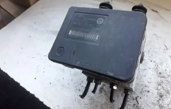 Skoda Octavia Mk2 (1Z) ABS Pump 1K0907379AA