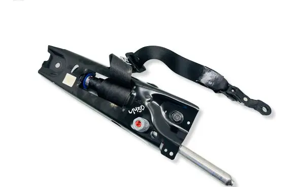 Volvo V70 Front seatbelt 39818796