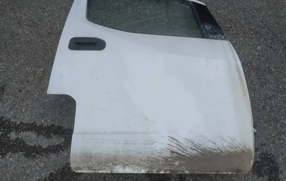 Nissan NV200 Front door baltos
