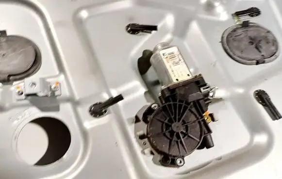 Hyundai Santa Fe Front door window regulator motor