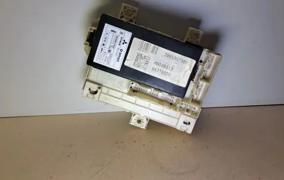 Mitsubishi Colt Fuse box set MN108319 8637A020