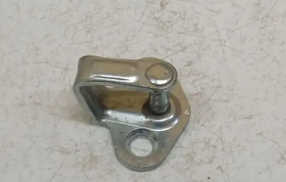 Opel Insignia A Front door lock loop/hook striker