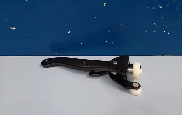 Volkswagen Transporter - Caravelle T5 Sliding door lower roller guide/hinge 7H0843398H