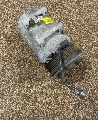 Ford Mondeo Mk III Air conditioning (A/C) compressor (pump) 8FK351113