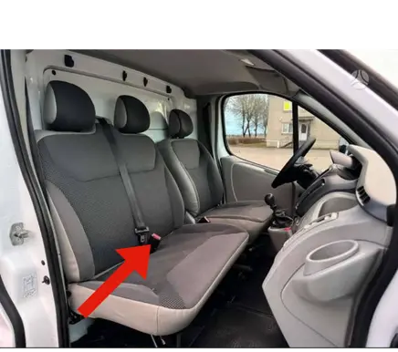 Opel Vivaro Front seatbelt buckle
