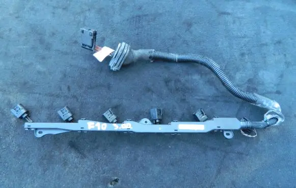 BMW 7 F01 F02 F03 F04 Fuel injector wires 7590459
