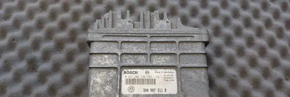 Volkswagen PASSAT B4 Engine control unit/module 3A0907311B 0261203788 26SA3610