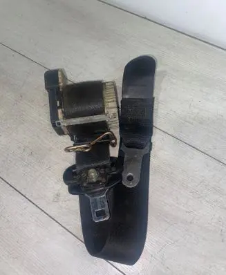 Ford Mondeo Mk III Front seatbelt 33023899