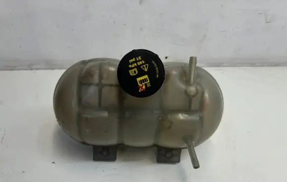 Ford Mustang VI Coolant expansion tank/reservoir FR338A080