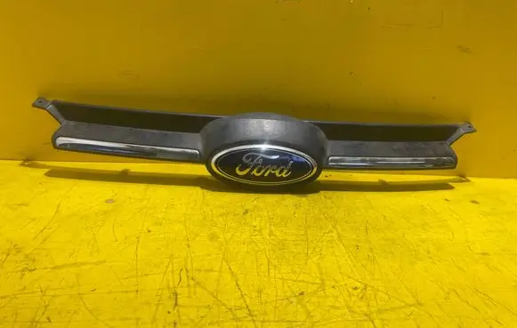 Ford Focus Front bumper upper radiator grill BM51BA133B
