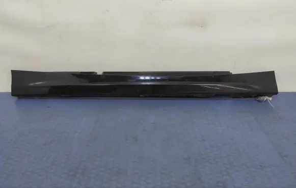 BMW 1 E82 E88 Foot area side trim 7184354