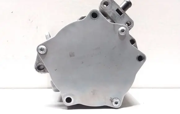 Audi A4 S4 B8 8K Vacuum pump 06J145100C