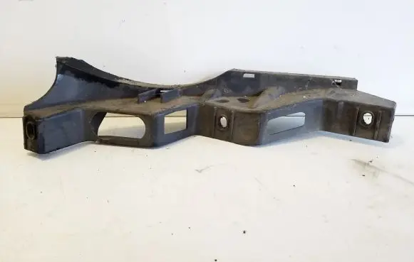 Volkswagen PASSAT B6 Front bumper mounting bracket 3C0807889