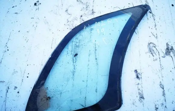 Rear side window