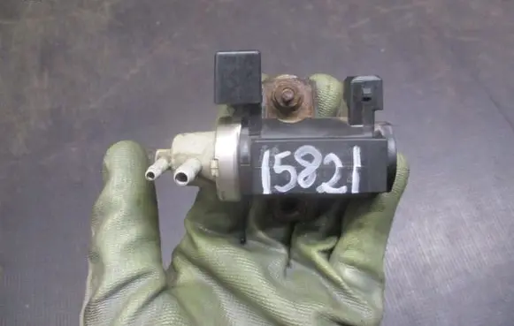 Opel Zafira B Vacuum valve 