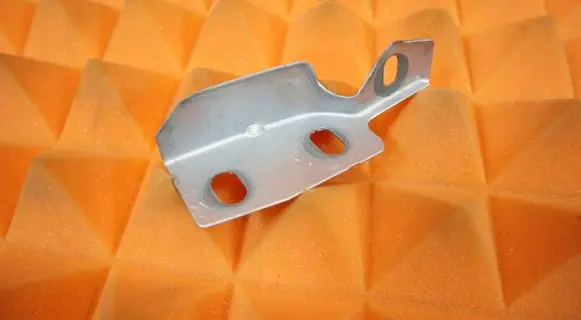 Mercedes-Benz CLK A209 C209 Fender mounting bracket
