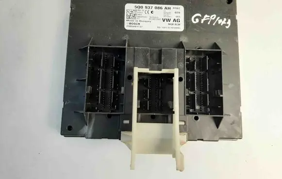 Volkswagen PASSAT B8 Central body control module 5Q0937086AH