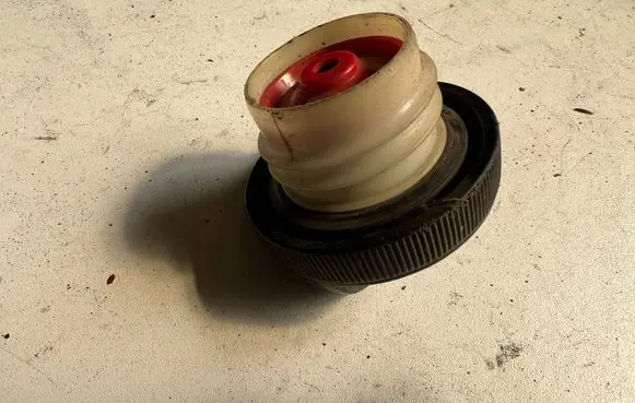Nissan Almera Fuel tank filler cap 