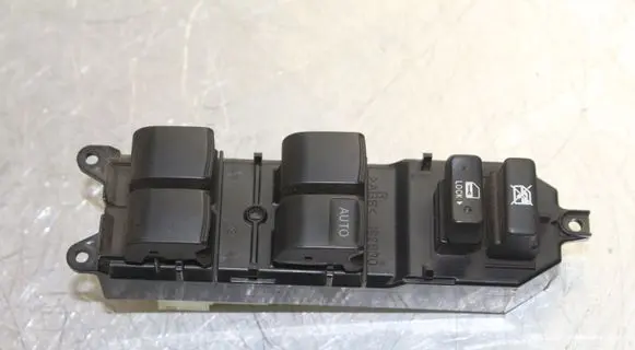 Toyota RAV 4 (XA30) Electric window control switch 8383M63