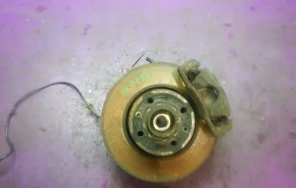Nissan Micra Front wheel hub spindle knuckle 