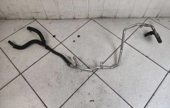 Engine coolant pipe/hose