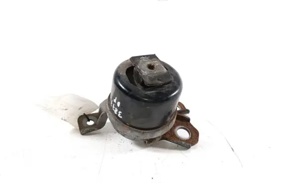 Volvo S60 Engine mount bracket 30671245