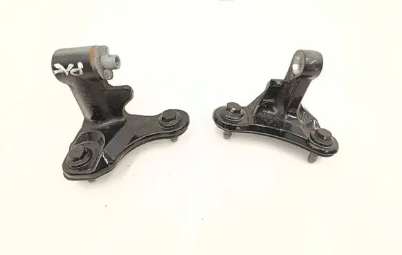 Mercedes-Benz A W176 Front door hinge set A046572