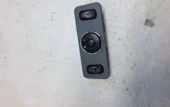 Mercedes-Benz ML W163 Electric window control switch A1638200326