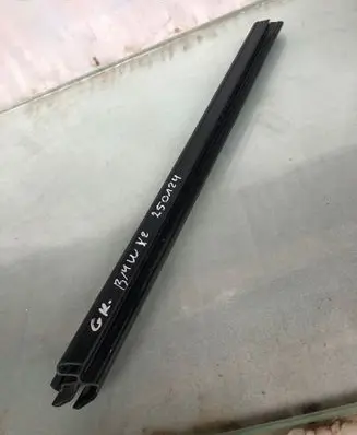 BMW X2 U10 Rubber seal rear door window/glass 11218910