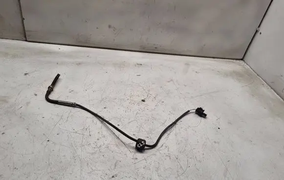 Mercedes-Benz CLS C219 Exhaust gas temperature sensor A0051537928