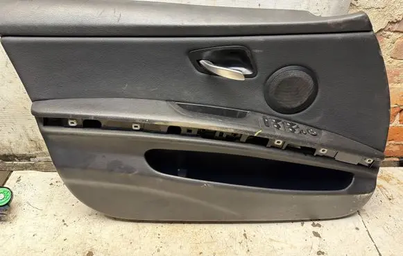 BMW 3 E90 E91 Front door card panel trim