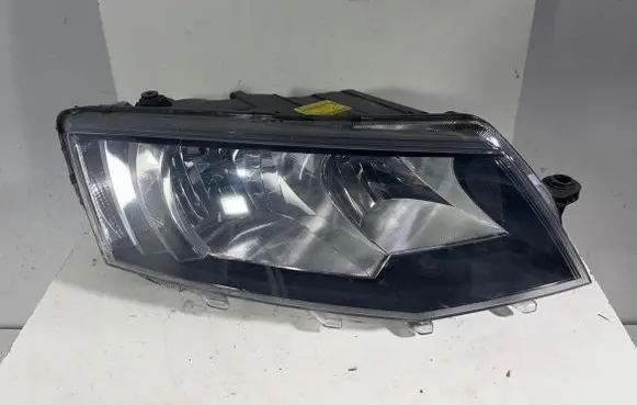 Skoda Octavia Mk3 (5E) Headlight/headlamp 5E1941016 030127220200 5E194101610S