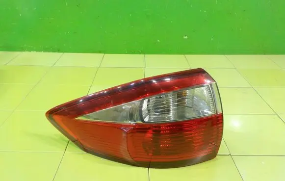 Ford C-MAX II Rear/tail lights 