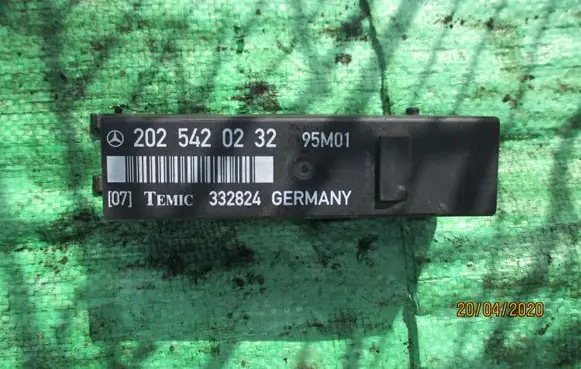 Mercedes-Benz E W210 Light module LCM 2025420232