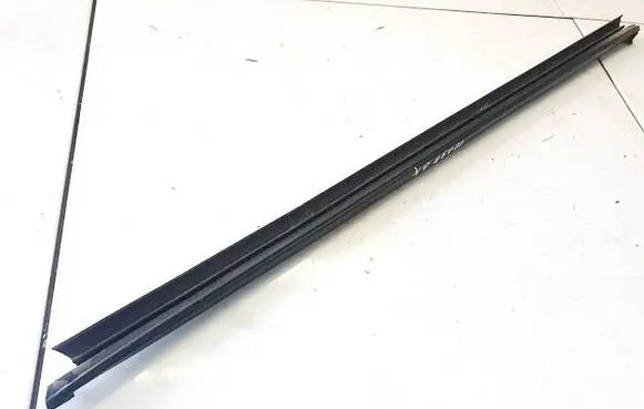 Citroen Xsara Picasso Rear door glass trim molding 