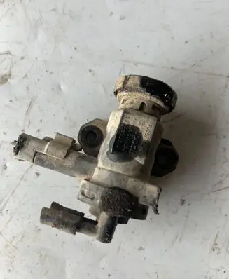 Suzuki Grand Vitara I Turbo solenoid valve 9635704380 963570438