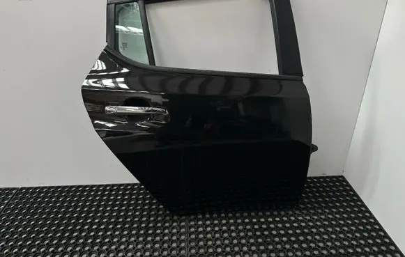Nissan Leaf II (ZE1) Rear door 