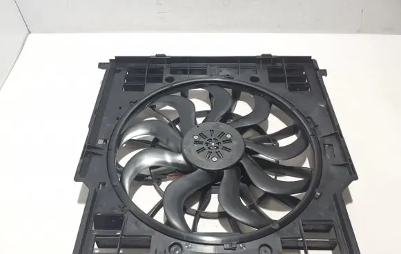 BMW X5 G05 Radiator cooling fan shroud 8589042