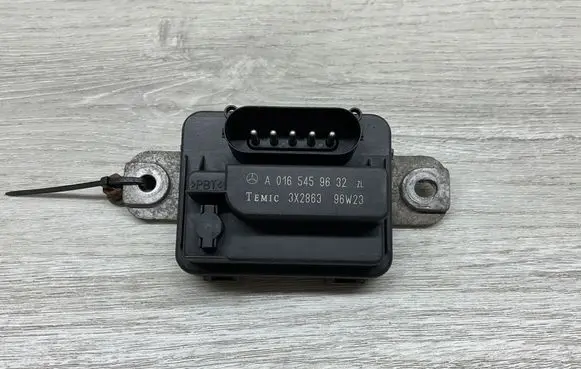 Mercedes-Benz SL R129 Coolant fan relay A0165459632