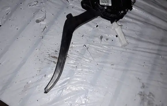 Volkswagen Touareg I Accelerator throttle pedal 7L6721507