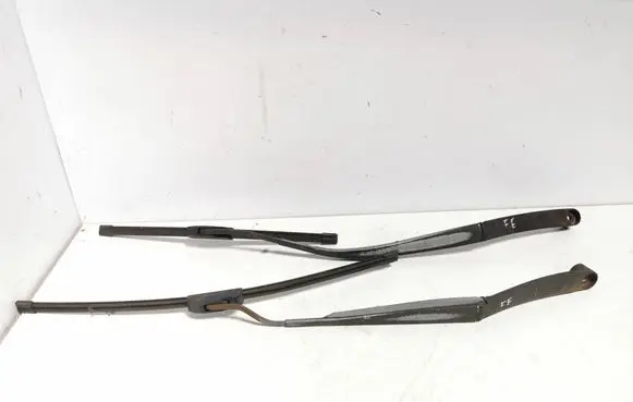 Hyundai Santa Fe Front wiper blade arm