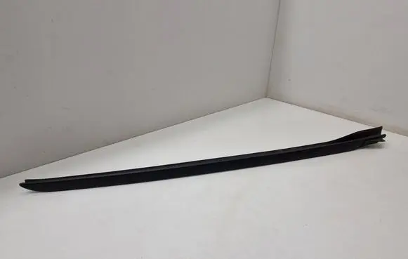 Windshield trim