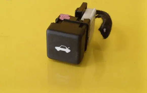 Alfa Romeo 166 Tailgate opening switch 