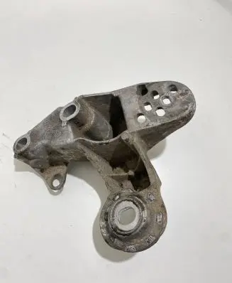 Audi A4 S4 B7 8E 8H Engine mounting bracket 8E0199351
