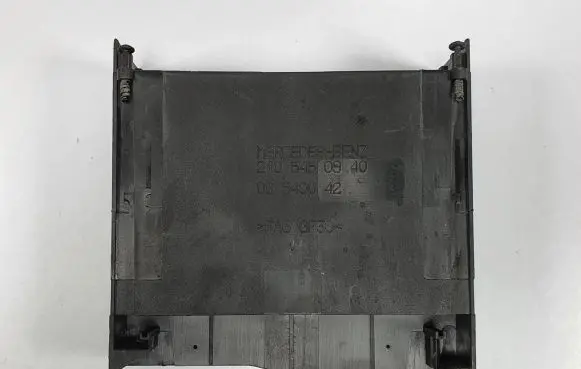Mercedes-Benz S W140 Other engine bay part 2105450940